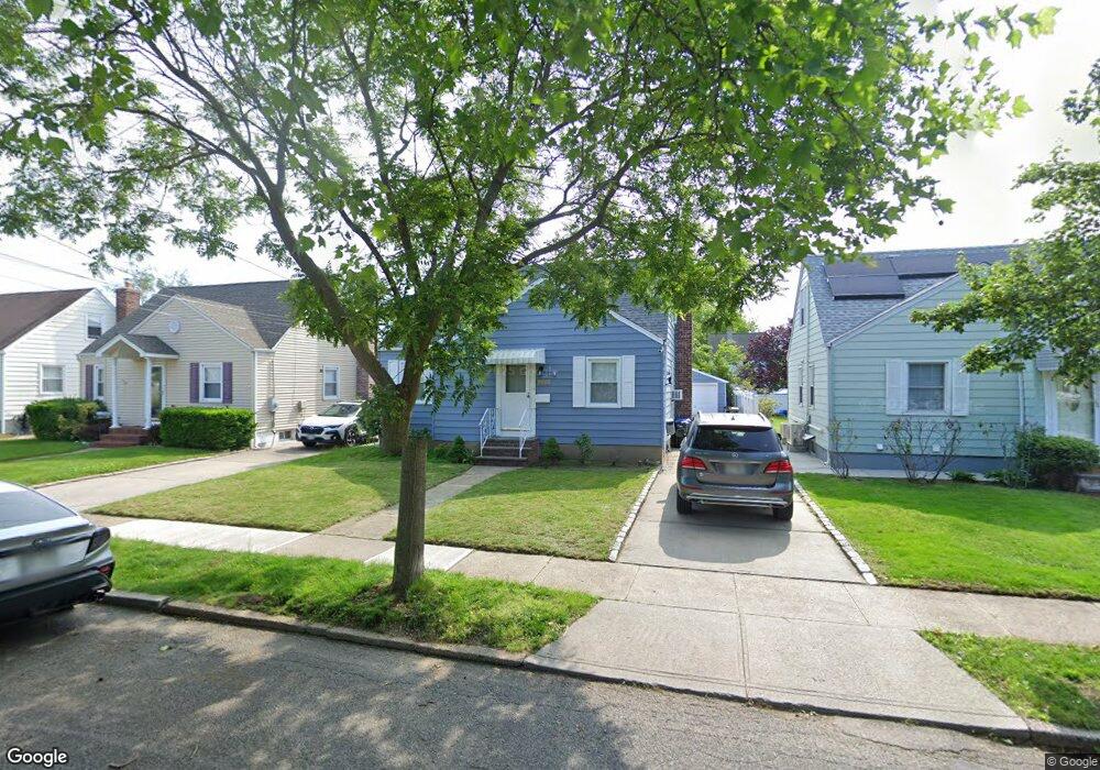 231 Campbell Ave, Williston Park, NY 11596 - photo 1