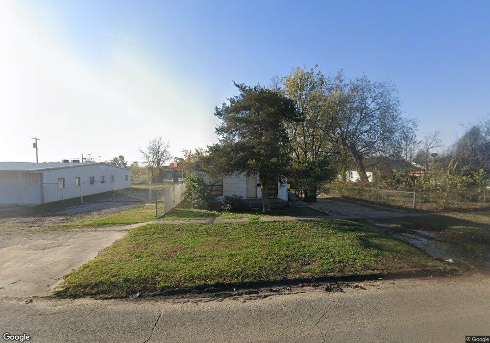 1207 W Trudgeon St, Henryetta, OK 74437 - photo 1