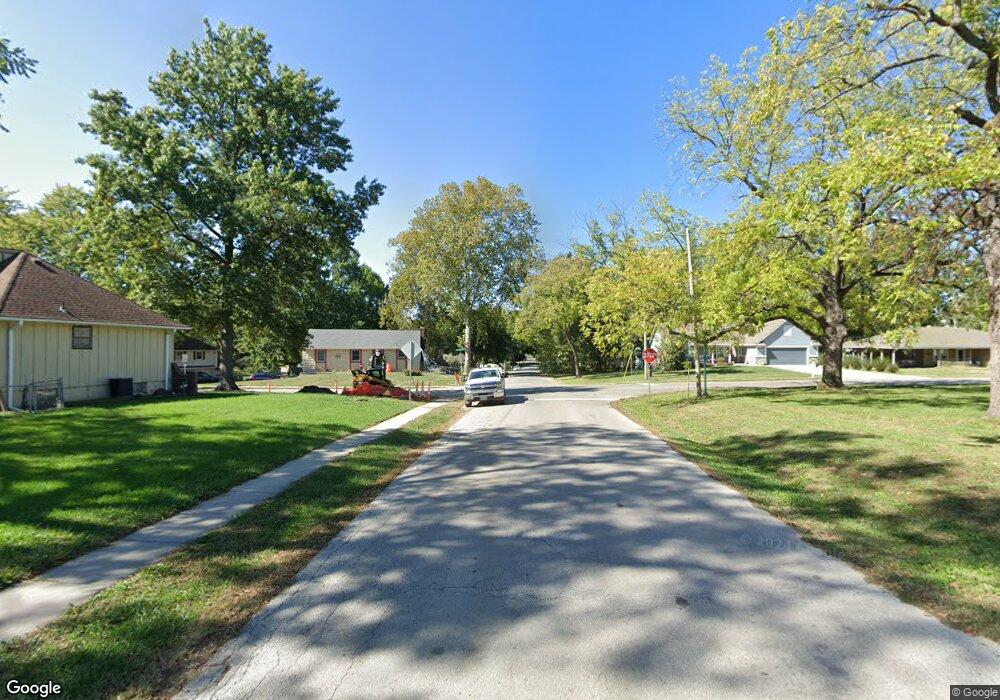 312 E Elm St, Raymore, MO 64083 - photo 1