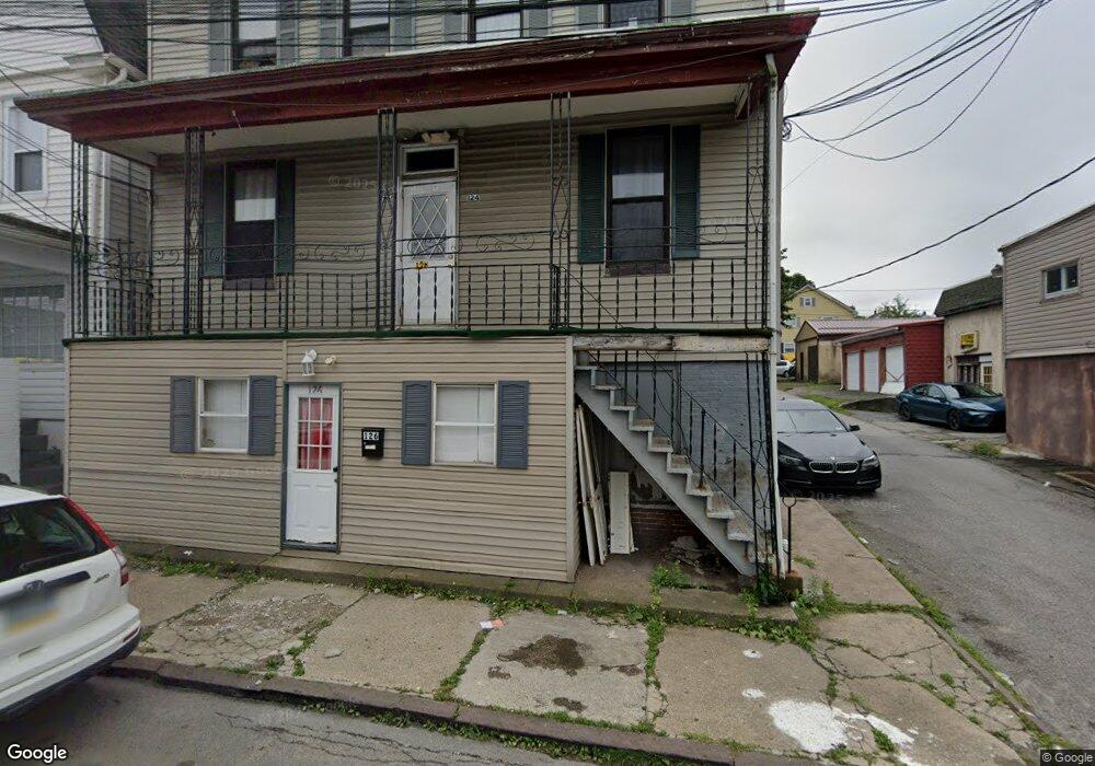 124 E Chestnut St, Hazleton, PA 18201 - photo 1