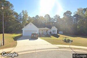 102 Devonshire Ct, Grantville, GA 30220