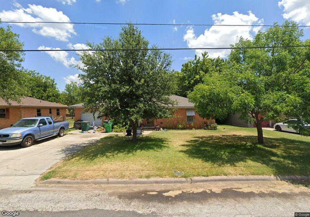 1106 Magnolia St, Gainesville, TX 76240 - photo 1