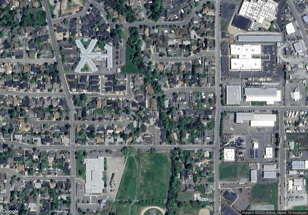 587 NW Buddy Ln unit C, Grants Pass, OR 97526 - photo 1