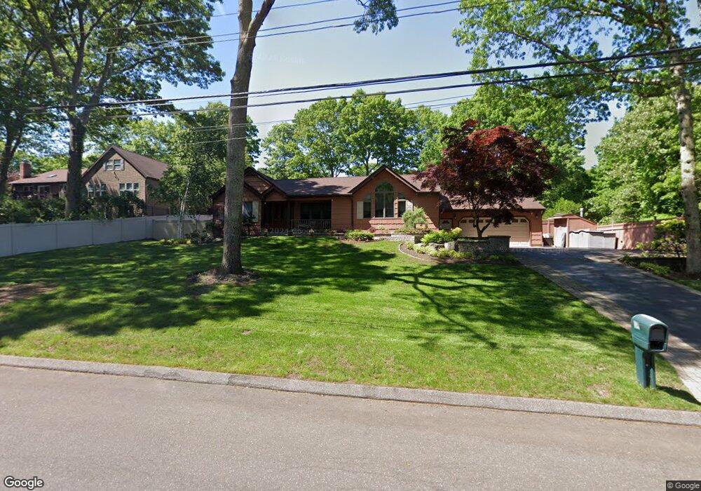 15 Valleywood Rd, ComMacK, NY 11725 - photo 1