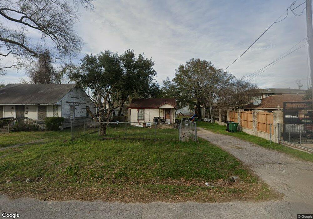 223 Amundsen St, Houston, TX 77009 - photo 1