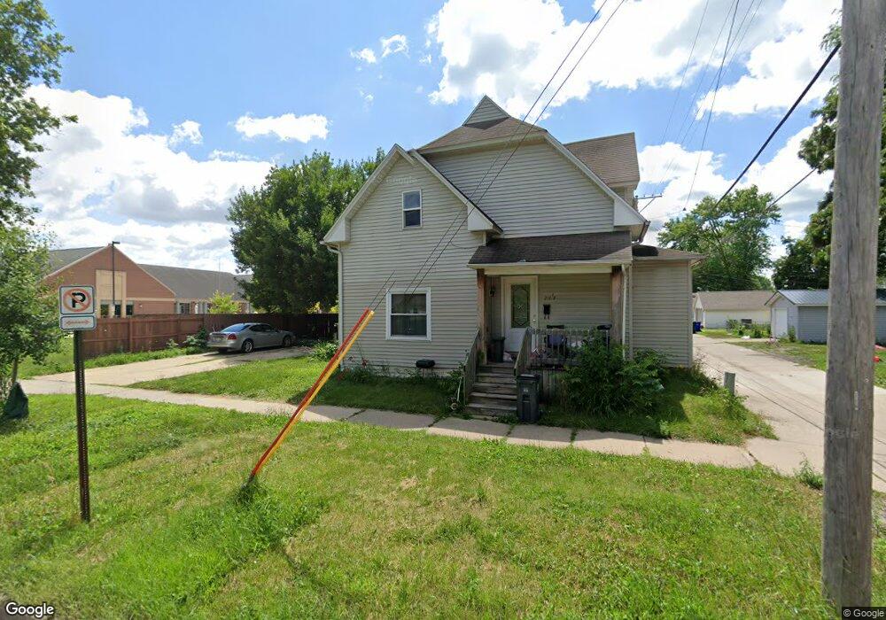 214 5th St NW, Cedar Rapids, IA 52405 - photo 1