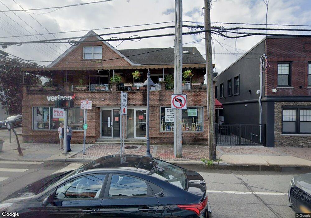 612 Jericho Turnpike unit 612, New Hyde Park, NY 11040 - photo 1