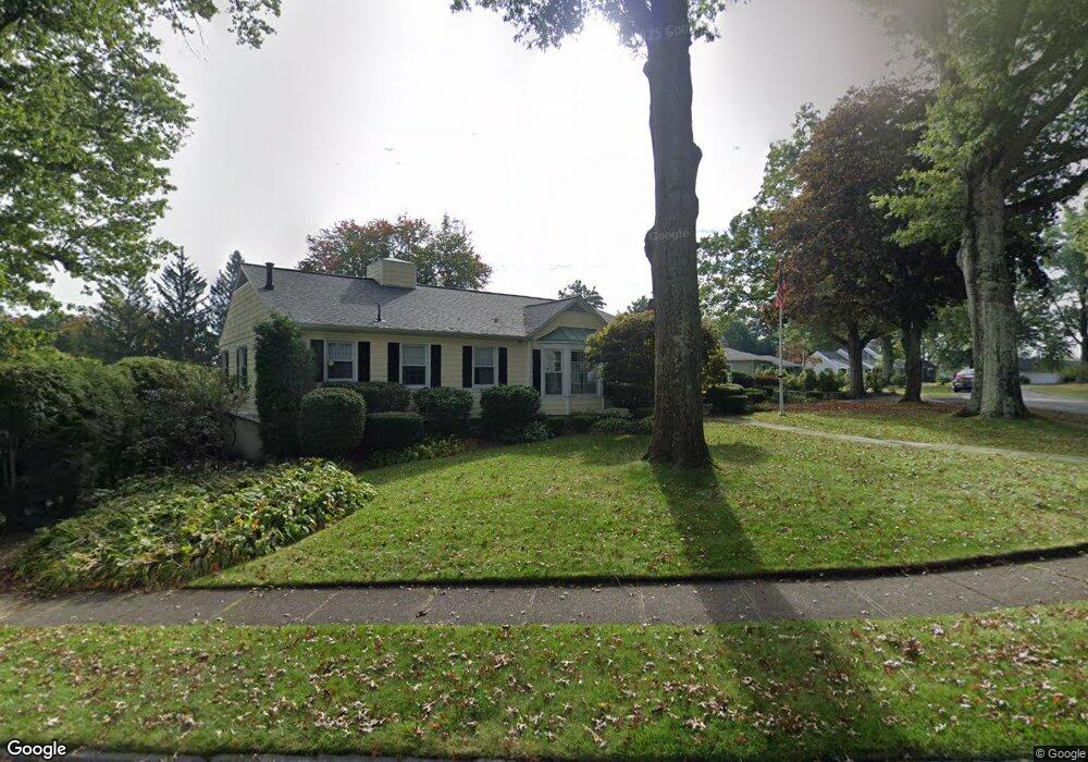 121 Eastridge Dr, Waterbury, CT 06708 - photo 1