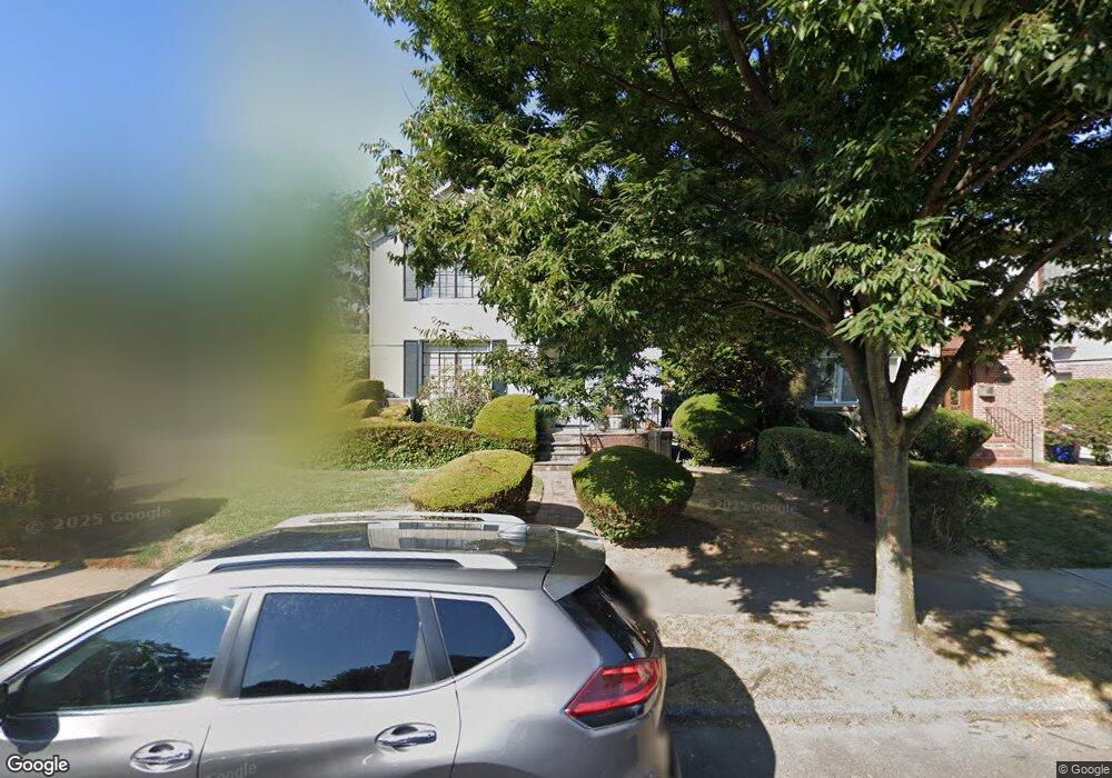 7372 195th St, Fresh Meadows, NY 11366 - photo 1