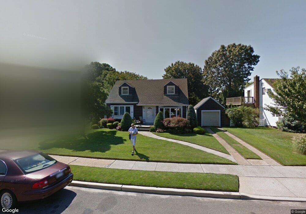 1061 Park Ln E, Franklin Square, NY 11010 - photo 1