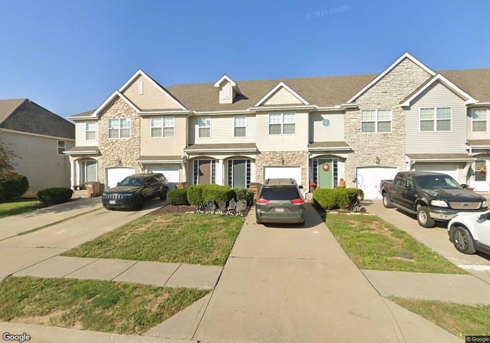 204 Mott Dr, Raymore, MO 64083 - photo 1