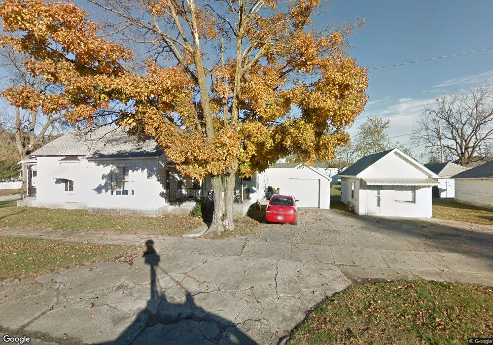 320 N 15th St, Mattoon, IL 61938 - photo 1