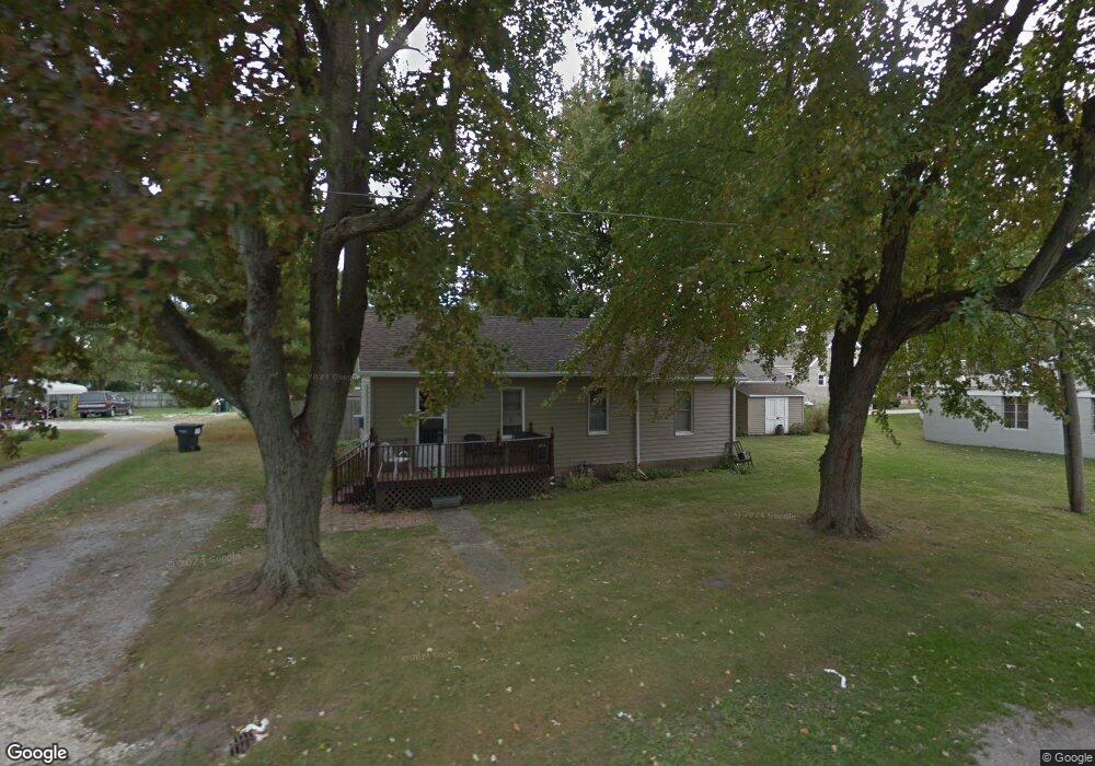 405 E Barker St, Tuscola, IL 61953 - photo 1