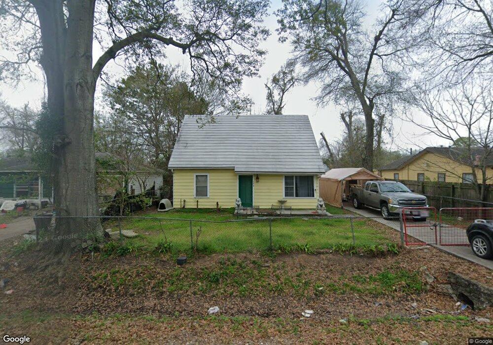 510 Twin Oaks St, Houston, TX 77076 - photo 1