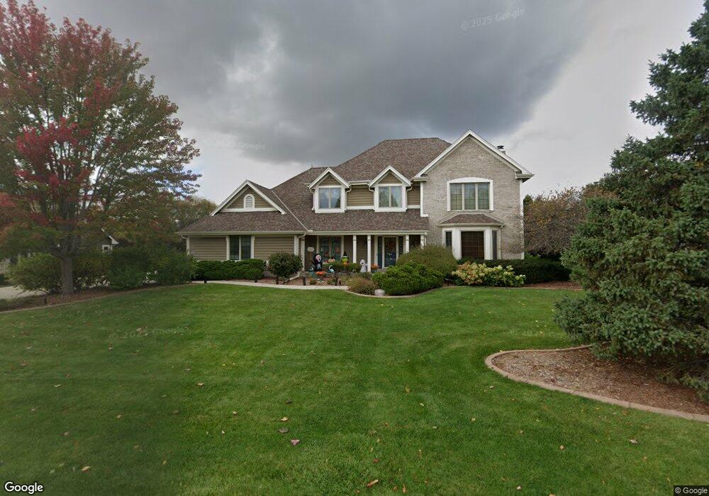 W146N7061 Winter Hollow Dr, Menomonee Falls, WI 53051 - photo 1