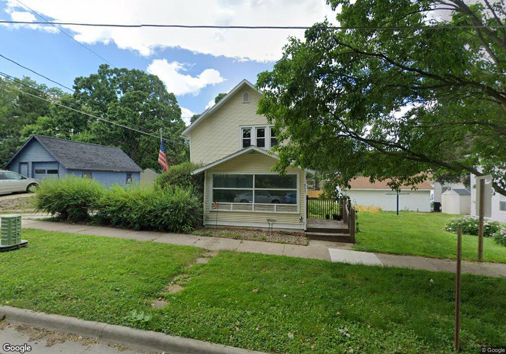 809 W 8th St, Cedar Falls, IA 50613 - photo 1