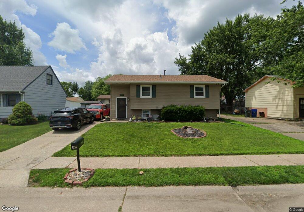 1210 N Blanchard St, Davenport, IA 52804 - photo 1