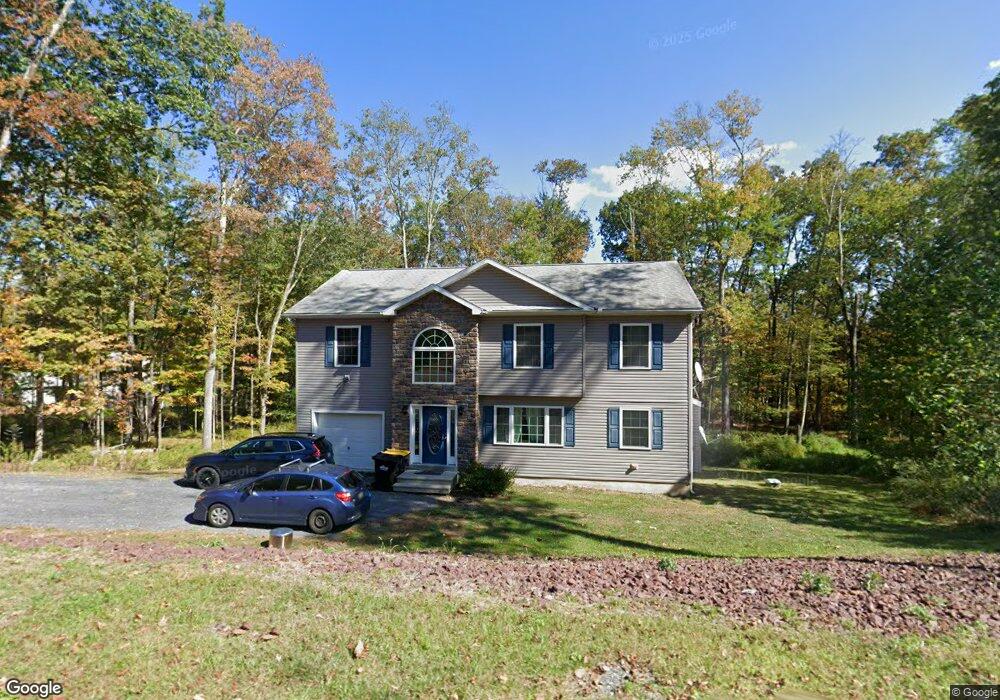 795 Wedgewood Lake Dr, Stroudsburg, PA 18360 - photo 1