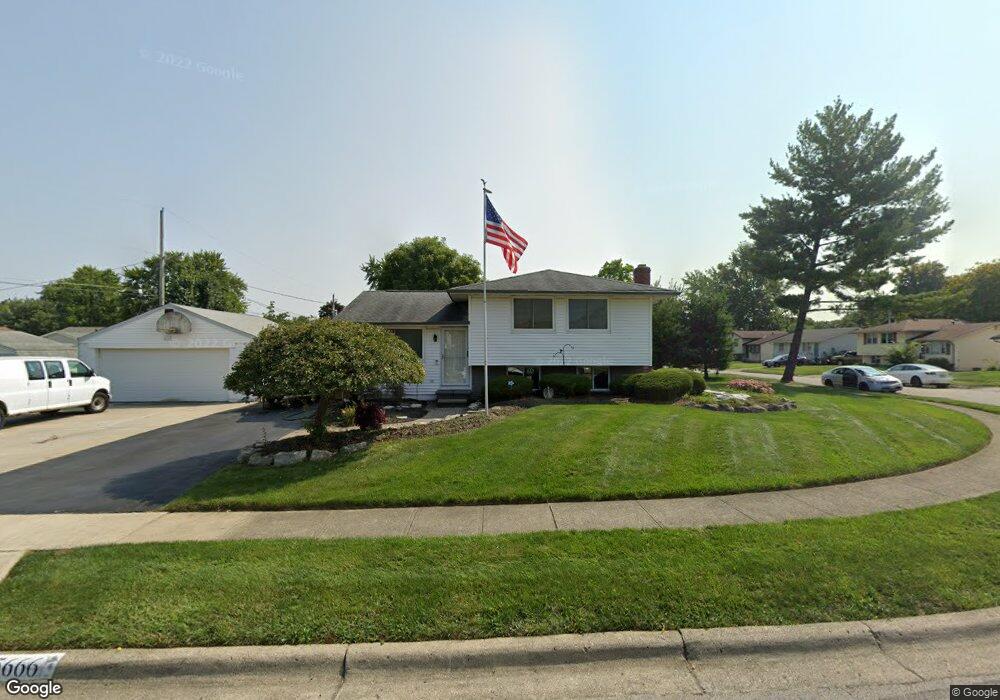 5666 Brookfield Square W, Columbus, OH 43229 - photo 1