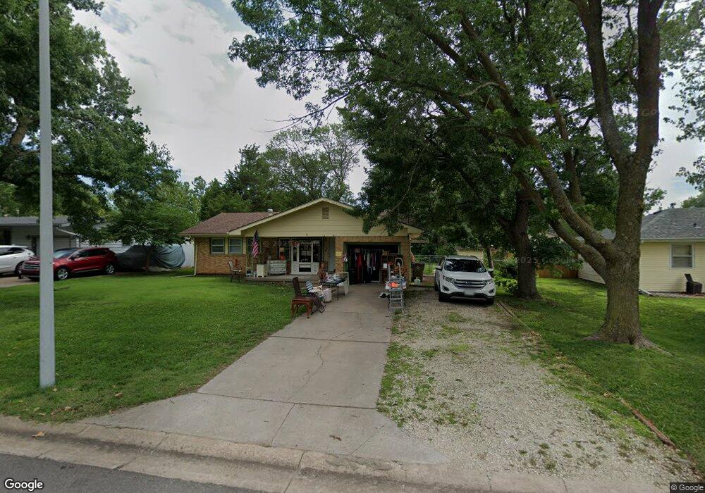 1106 Lyndon Rd, McPherson, KS 67460 - photo 1