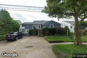 10 Lynbrook Ave, Point Lookout, NY 11569