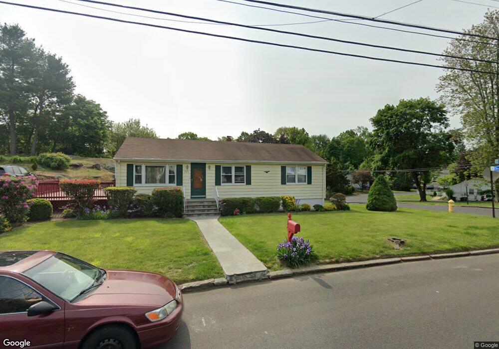 265 Red Oak Rd, Bridgeport, CT 06606 - photo 1