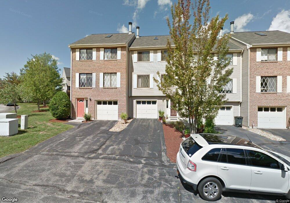 5 Wellington Cir, MerriMacK, NH 03054 - photo 1