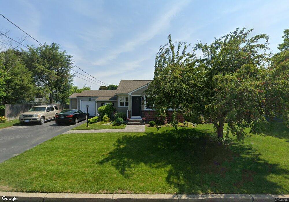 340 Garden City Dr, Cranston, RI 02920 - photo 1