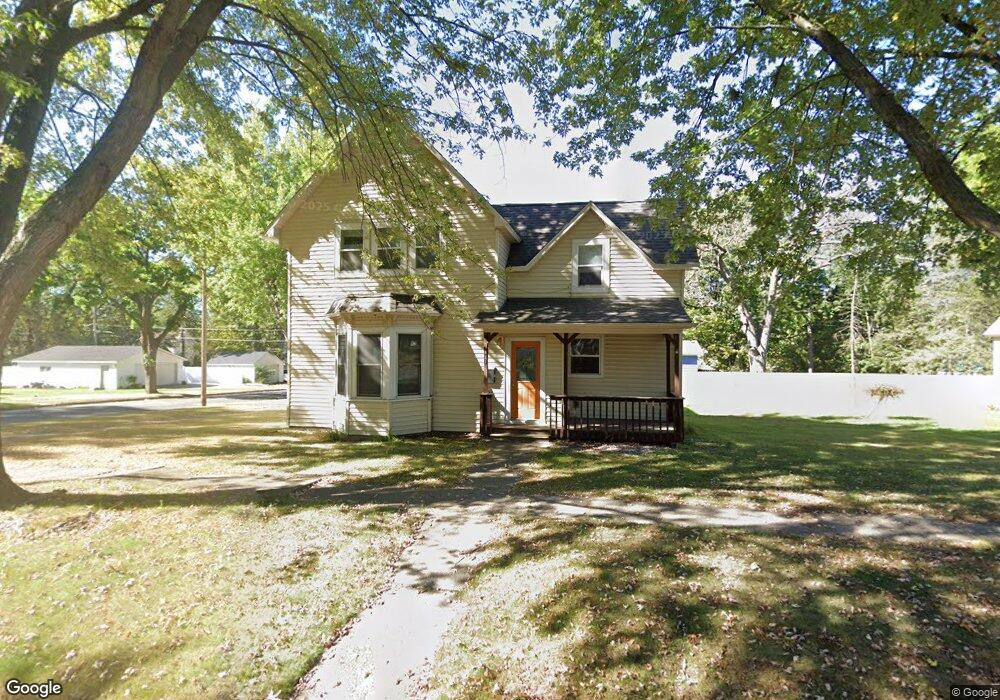 921 11th St E, Menomonie, WI 54751 - photo 1