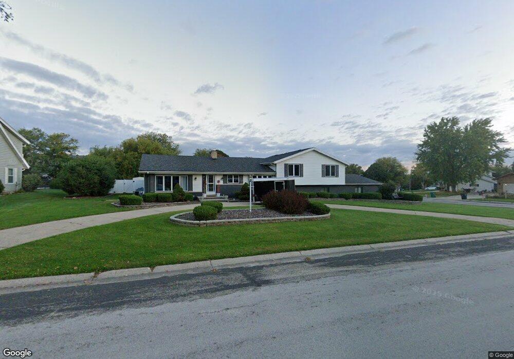 N82W16300 Valley View Dr, Menomonee Falls, WI 53051 - photo 1