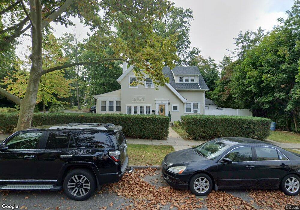 14 Overlook Ave, Great Neck, NY 11021 - photo 1