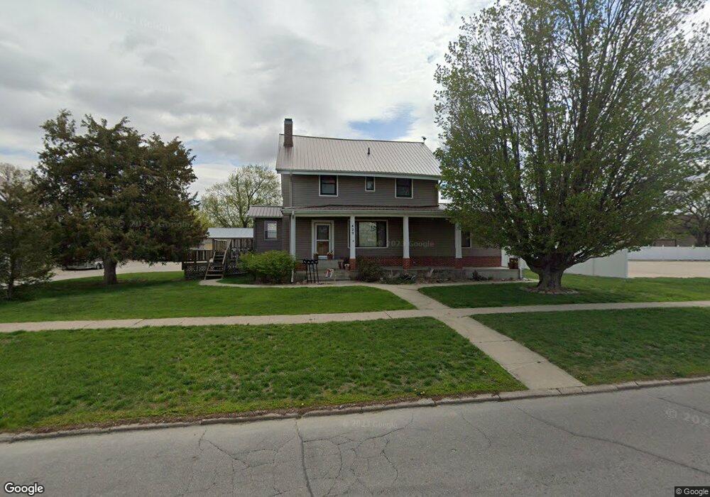 422 E 4th St N, Newton, IA 50208 - photo 1