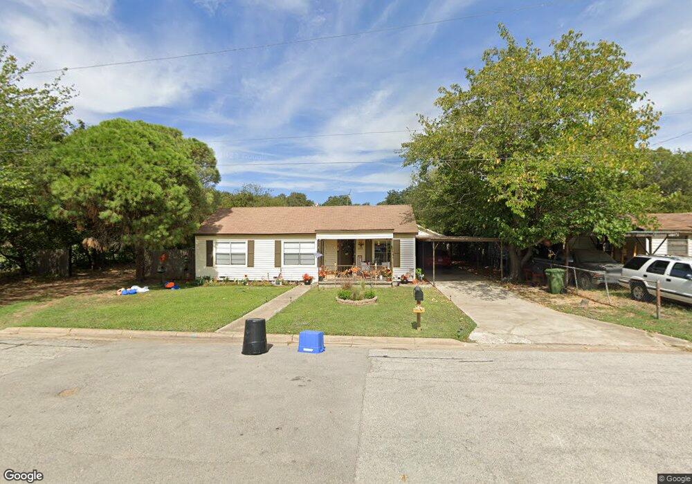 8133 Woods Ln, North Richland Hills, TX 76182 - photo 1