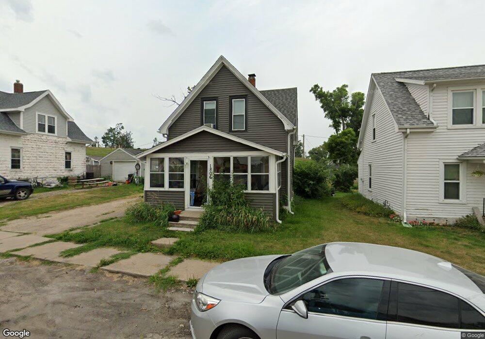 1806 M St SW, Cedar Rapids, IA 52404 - photo 1