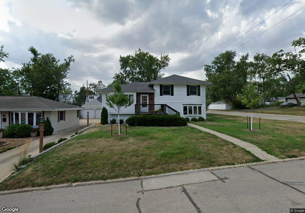 401 35th St SE, Cedar Rapids, IA 52403 - photo 1
