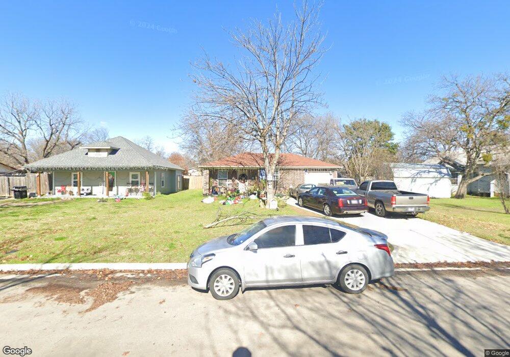 710 Bonham St, Grand Prairie, TX 75050 - photo 1