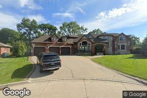 8 Parkside Ct, Dearborn, MI 48124