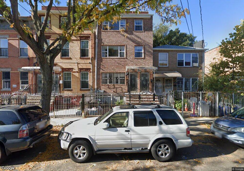 10450 164th St, Jamaica, NY 11433 - photo 1