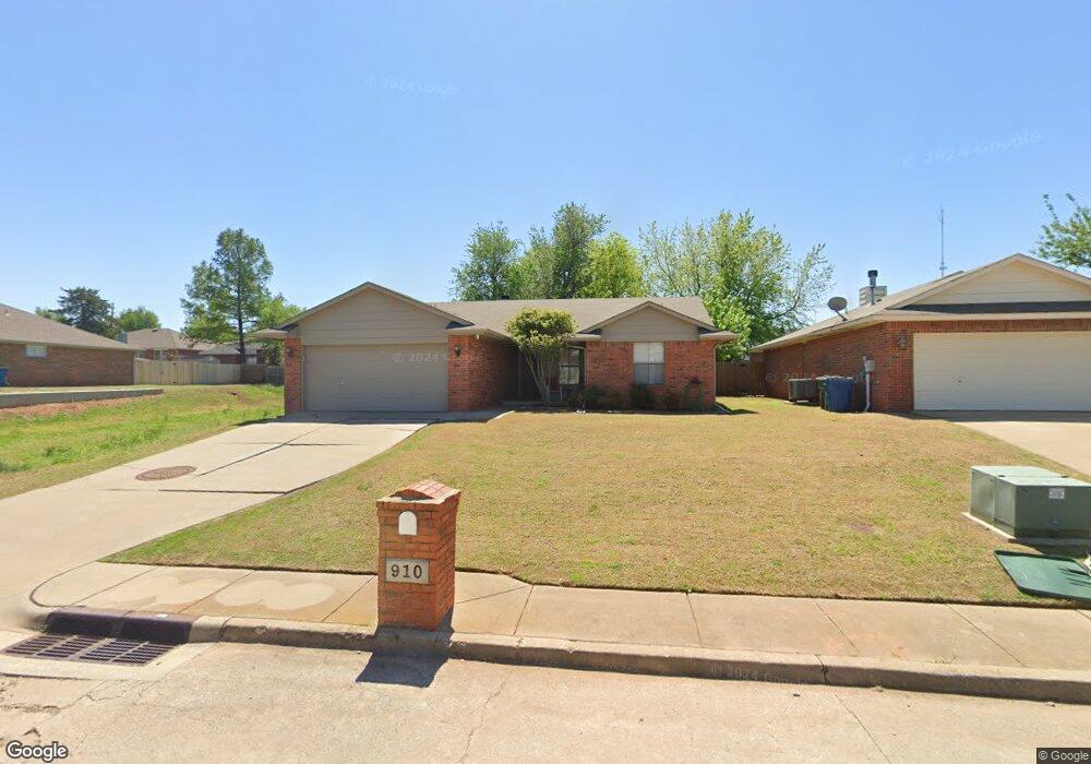 910 Castle Rd, Edmond, OK 73034 - photo 1