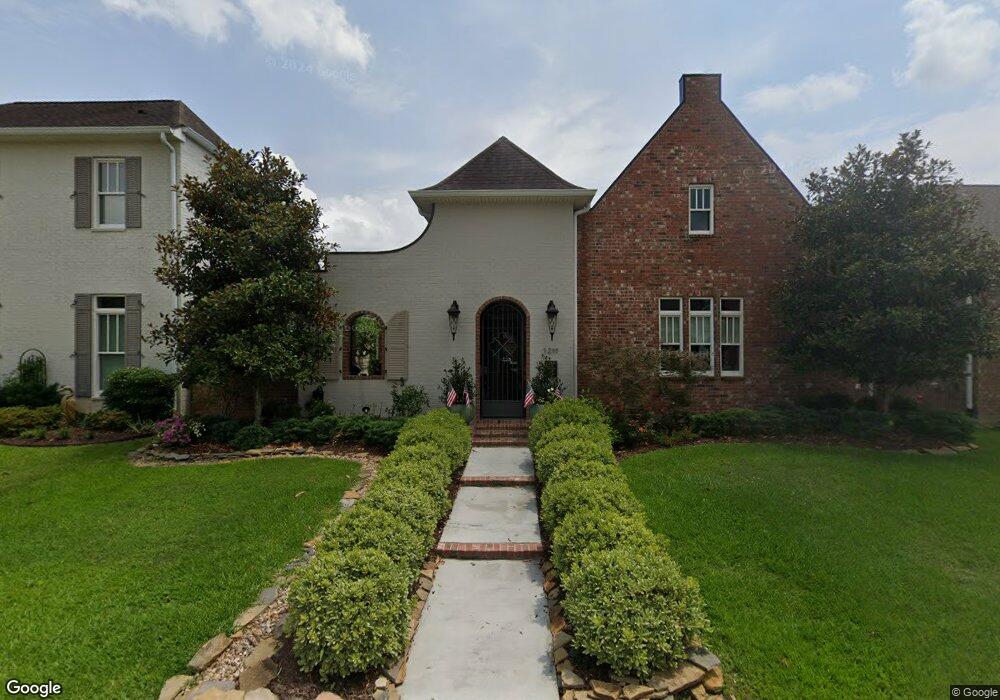 1211 Five Oaks Dr, Lake Charles, LA 70605 - photo 1