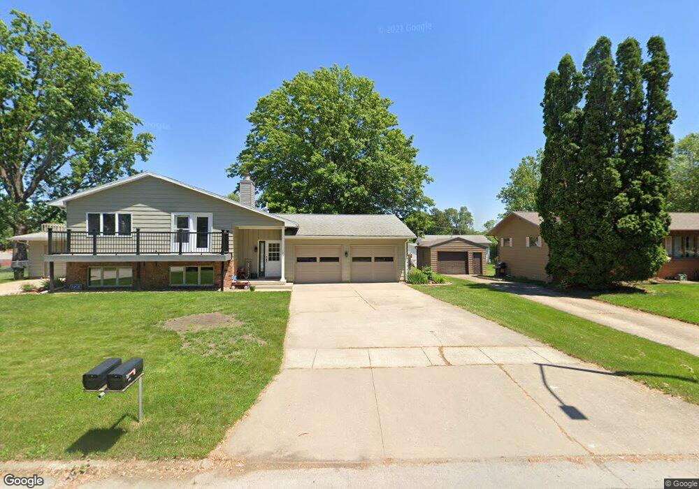 1721 Crescent Dr unit 1, Cedar Falls, IA 50613 - photo 1