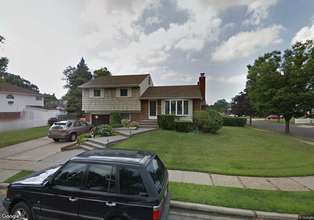 2 Cheryl Ln W, Farmingdale, NY 11735 - photo 1