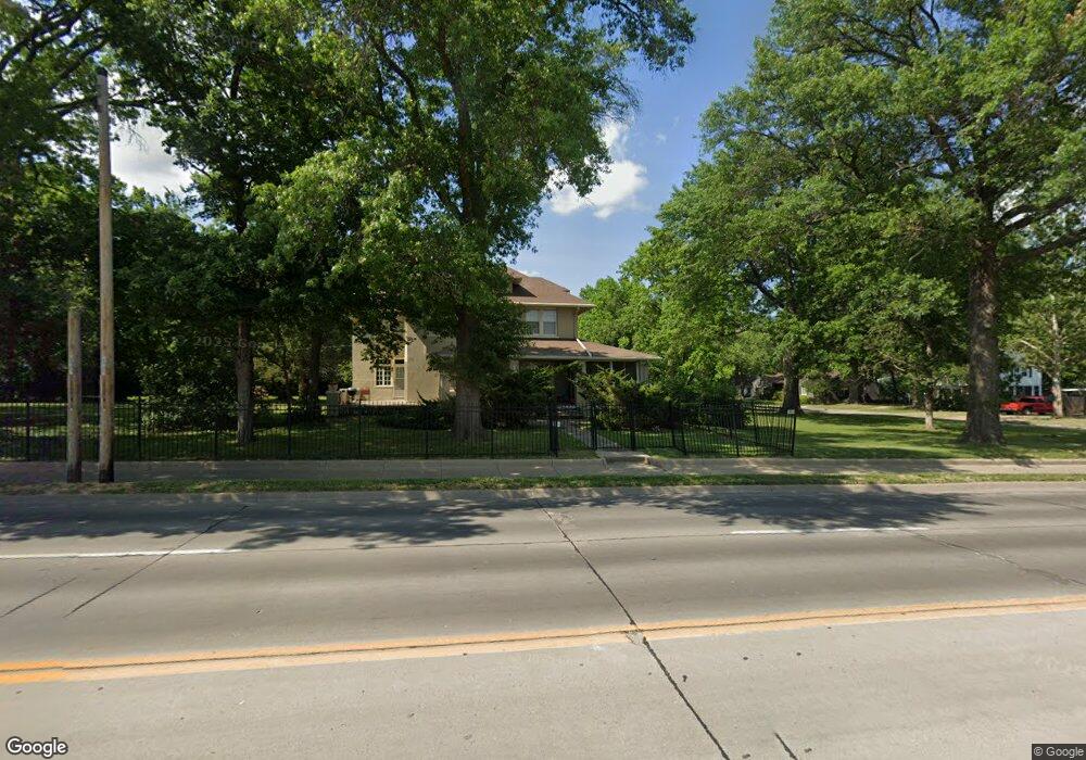 2035 SW Oakley Ave, Topeka, KS 66604 - photo 1