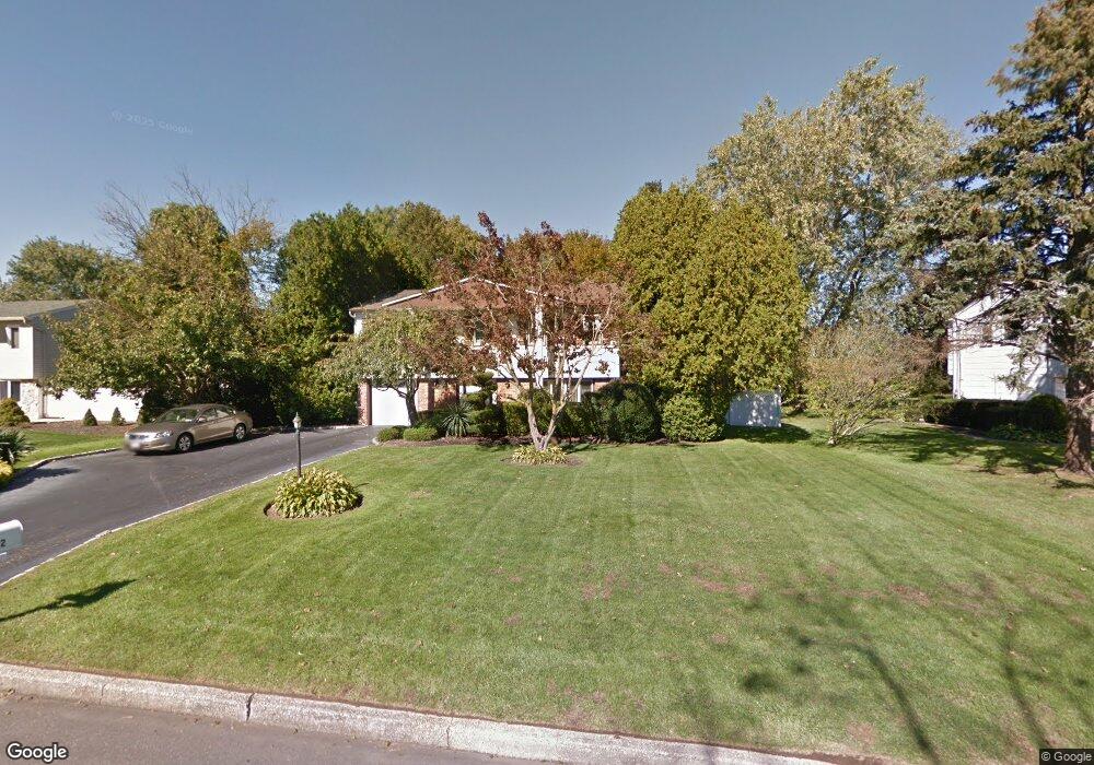 52 Peppermint Rd, ComMacK, NY 11725 - photo 1