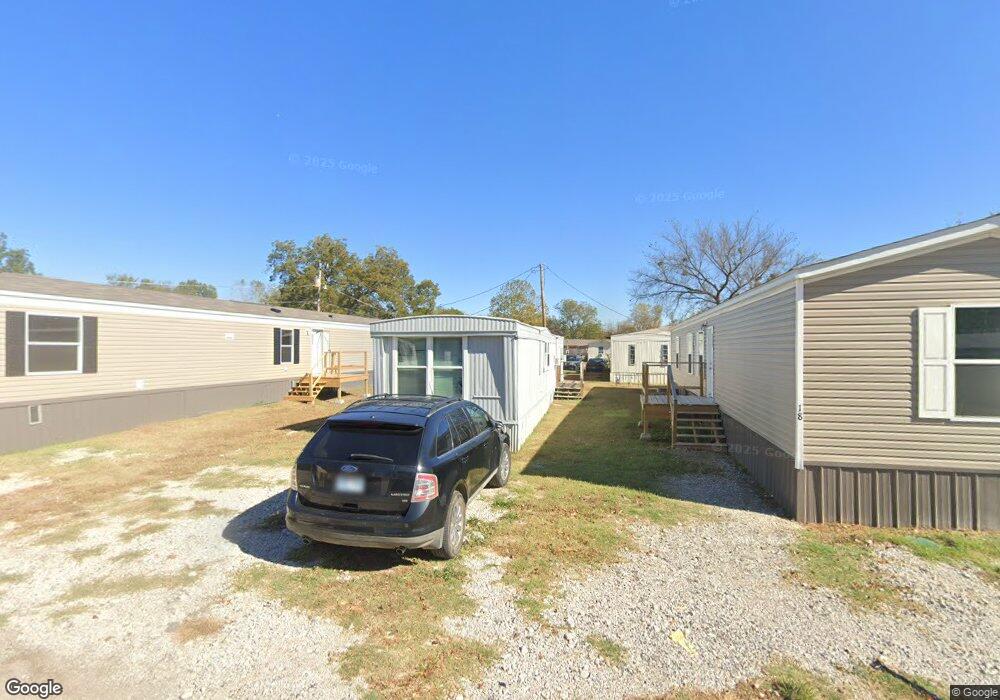 814 S Kern Ave, Okmulgee, OK 74447 - photo 1