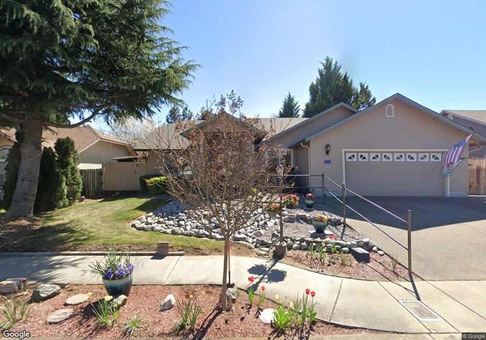 823 Idle Ct, Grants Pass, OR 97527 - photo 1