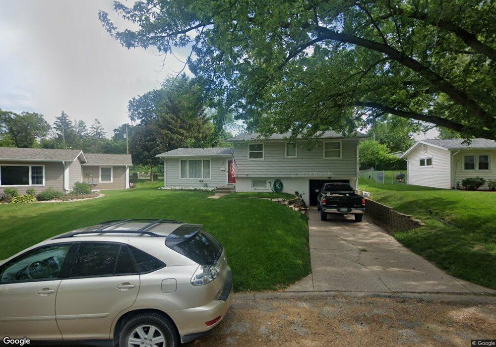 55 Parklane Cir, Bettendorf, IA 52722 - photo 1