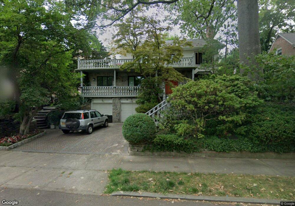 8111 Chevy Chase St, Jamaica, NY 11432 - photo 1