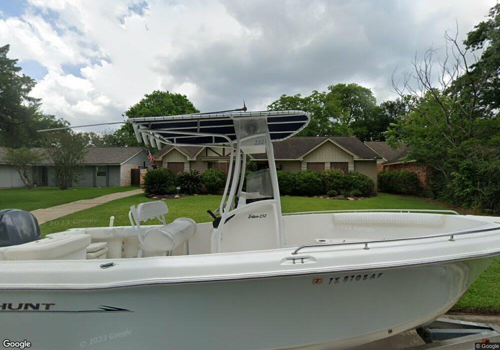 16931 Worden Ln, Friendswood, TX 77546 - photo 1