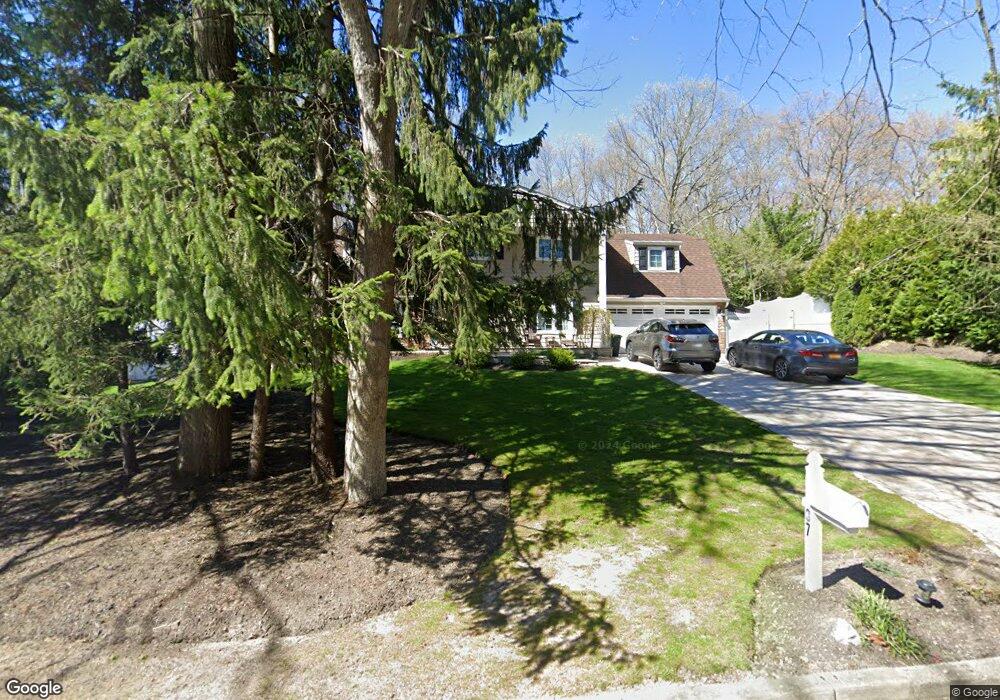 37 Wichard Blvd, ComMacK, NY 11725 - photo 1